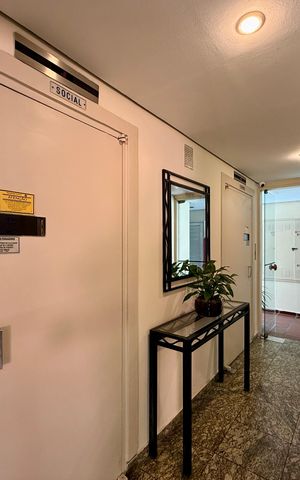 Apartamento à venda com 51m², 2 quartos e 1 vaga Apartamento à venda com 51m², 2 quartos e 1 vagaHall Social Bloco
