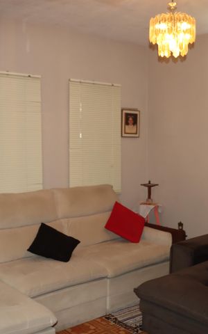 Casa à venda com 224m², 2 quartos e 2 vagasSala