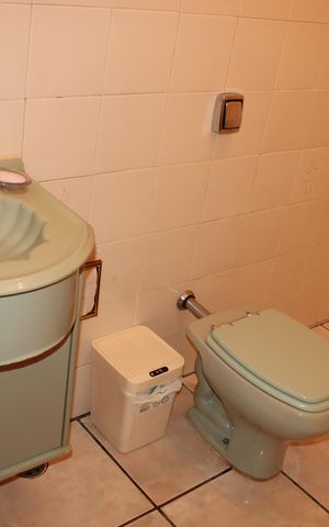 Casa à venda com 224m², 2 quartos e 2 vagasBanheiro social