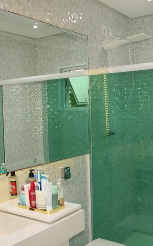 Casa à venda com 224m², 2 quartos e 2 vagasBanheiro da suíte 