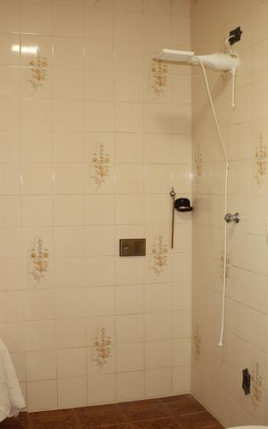 Casa à venda com 224m², 2 quartos e 2 vagasBanheiro da suíte 2