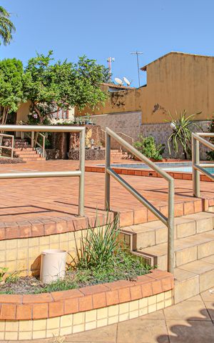 Casa à venda com 800m², 4 quartos e 5 vagas Casa à venda com 800m², 4 quartos e 5 vagasÁrea Externa