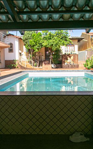 Casa à venda com 800m², 4 quartos e 5 vagas Casa à venda com 800m², 4 quartos e 5 vagasÁrea Externa
