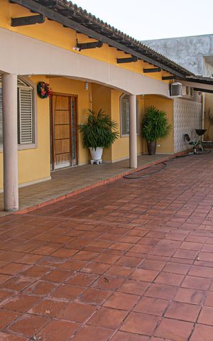 Casa à venda com 800m², 4 quartos e 5 vagas Casa à venda com 800m², 4 quartos e 5 vagasÁrea Externa