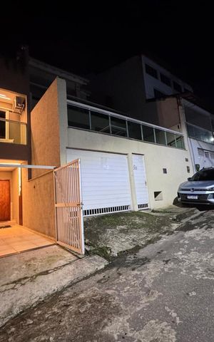 Casa para alugar com 200m², 3 quartos e 1 vaga Casa para alugar com 200m², 3 quartos e 1 vagaFachada