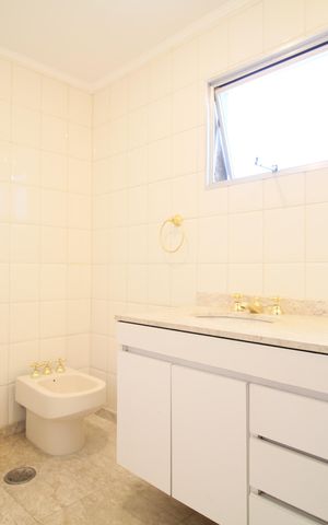Apartamento para alugar com 234m², 3 quartos e 3 vagasBanheiro da Suíte