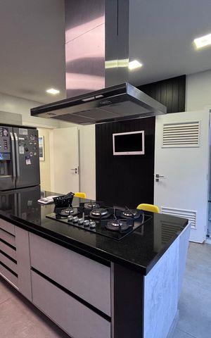 Casa de condomínio à venda com 360m², 4 quartos e 2 vagas Casa de condomínio à venda com 360m², 4 quartos e 2 vagasCozinha