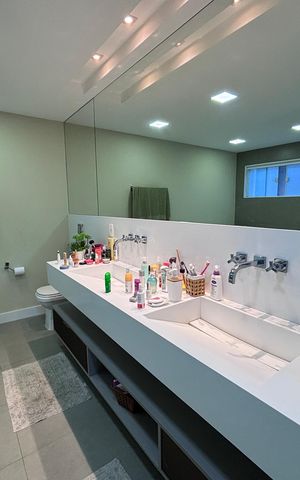 Casa de condomínio à venda com 360m², 4 quartos e 2 vagas Casa de condomínio à venda com 360m², 4 quartos e 2 vagasBanheiro da Suíte 1