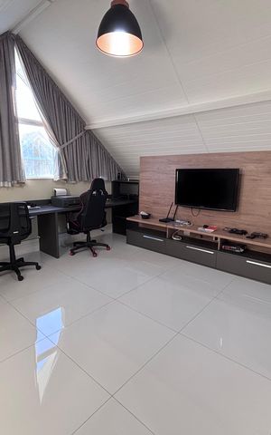 Casa de condomínio à venda com 360m², 4 quartos e 2 vagas Casa de condomínio à venda com 360m², 4 quartos e 2 vagasSuíte 4