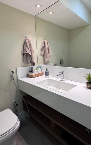 Casa de condomínio à venda com 360m², 4 quartos e 2 vagas Casa de condomínio à venda com 360m², 4 quartos e 2 vagasLavabo