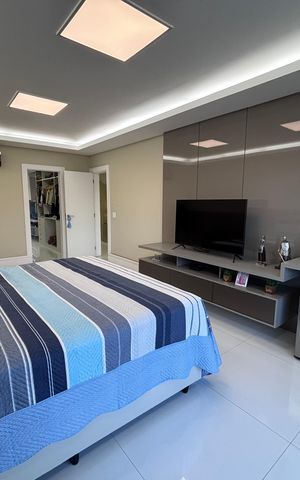Casa de condomínio à venda com 360m², 4 quartos e 2 vagas Casa de condomínio à venda com 360m², 4 quartos e 2 vagasSuíte 1