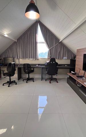 Casa de condomínio à venda com 360m², 4 quartos e 2 vagas Casa de condomínio à venda com 360m², 4 quartos e 2 vagasSuíte 4