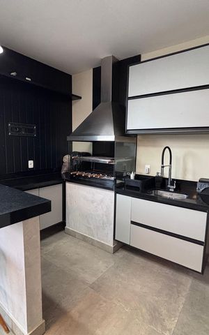 Casa de condomínio à venda com 360m², 4 quartos e 2 vagas Casa de condomínio à venda com 360m², 4 quartos e 2 vagasÁrea externa