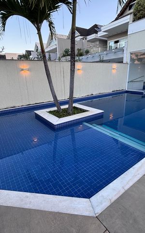 Casa de condomínio à venda com 360m², 4 quartos e 2 vagas Casa de condomínio à venda com 360m², 4 quartos e 2 vagasÁrea externa