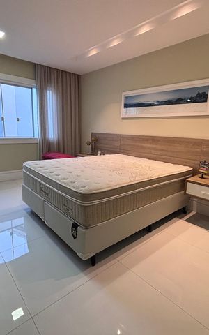 Casa de condomínio à venda com 360m², 4 quartos e 2 vagas Casa de condomínio à venda com 360m², 4 quartos e 2 vagasSuíte 3