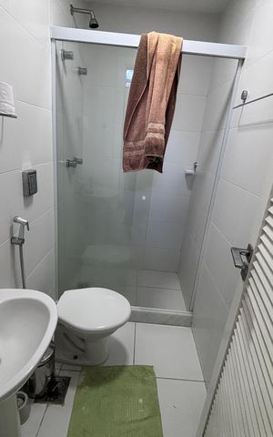 Casa de condomínio à venda com 360m², 4 quartos e 2 vagas Casa de condomínio à venda com 360m², 4 quartos e 2 vagasBanheiro de serviço