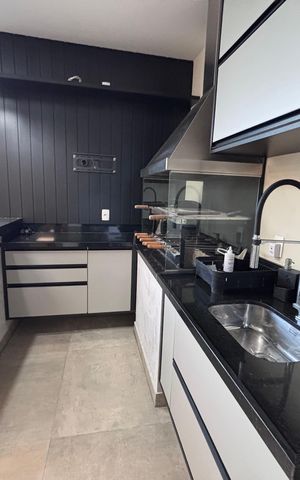 Casa de condomínio à venda com 360m², 4 quartos e 2 vagas Casa de condomínio à venda com 360m², 4 quartos e 2 vagasÁrea externa