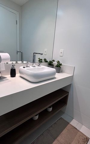 Casa de condomínio à venda com 360m², 4 quartos e 2 vagas Casa de condomínio à venda com 360m², 4 quartos e 2 vagasBanheiro
