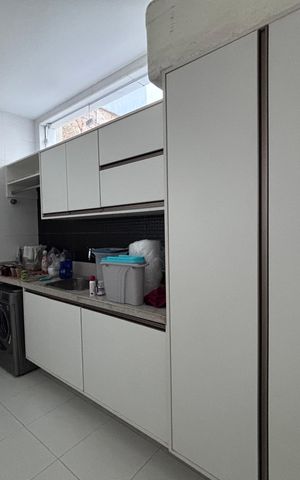 Casa de condomínio à venda com 360m², 4 quartos e 2 vagas Casa de condomínio à venda com 360m², 4 quartos e 2 vagasÁrea de Serviço