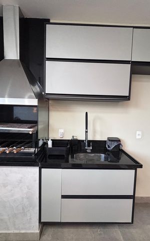 Casa de condomínio à venda com 360m², 4 quartos e 2 vagas Casa de condomínio à venda com 360m², 4 quartos e 2 vagasÁrea externa