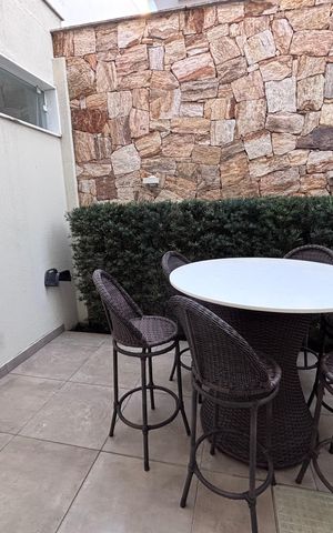 Casa de condomínio à venda com 360m², 4 quartos e 2 vagas Casa de condomínio à venda com 360m², 4 quartos e 2 vagasÁrea externa