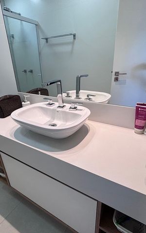 Casa de condomínio à venda com 360m², 4 quartos e 2 vagas Casa de condomínio à venda com 360m², 4 quartos e 2 vagasBanheiro da Suíte 3