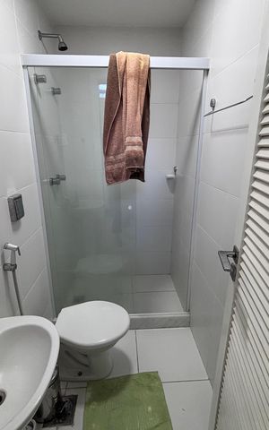 Casa de condomínio à venda com 360m², 4 quartos e 2 vagas Casa de condomínio à venda com 360m², 4 quartos e 2 vagasBanheiro de serviço