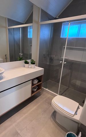 Casa de condomínio à venda com 360m², 4 quartos e 2 vagas Casa de condomínio à venda com 360m², 4 quartos e 2 vagasBanheiro da Suíte 4