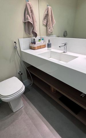 Casa de condomínio à venda com 360m², 4 quartos e 2 vagas Casa de condomínio à venda com 360m², 4 quartos e 2 vagasLavabo