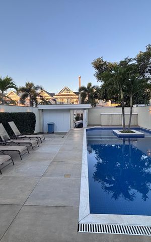 Casa de condomínio à venda com 360m², 4 quartos e 2 vagas Casa de condomínio à venda com 360m², 4 quartos e 2 vagasÁrea externa