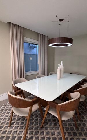 Casa de condomínio à venda com 360m², 4 quartos e 2 vagas Casa de condomínio à venda com 360m², 4 quartos e 2 vagasSala