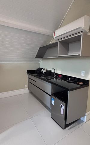 Casa de condomínio à venda com 360m², 4 quartos e 2 vagas Casa de condomínio à venda com 360m², 4 quartos e 2 vagasSótão