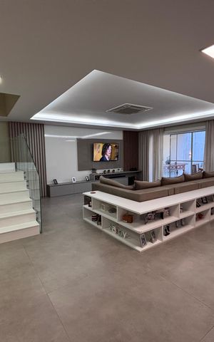 Casa de condomínio à venda com 360m², 4 quartos e 2 vagas Casa de condomínio à venda com 360m², 4 quartos e 2 vagasSala