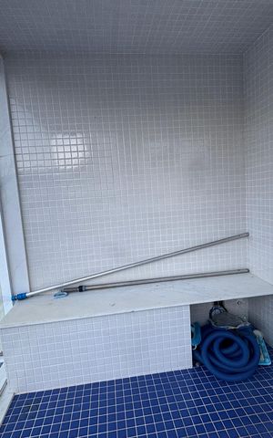 Casa de condomínio à venda com 360m², 4 quartos e 2 vagas Casa de condomínio à venda com 360m², 4 quartos e 2 vagasÁrea externa
