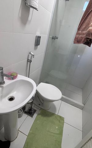Casa de condomínio à venda com 360m², 4 quartos e 2 vagas Casa de condomínio à venda com 360m², 4 quartos e 2 vagasBanheiro de serviço