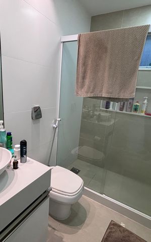 Casa de condomínio à venda com 360m², 4 quartos e 2 vagas Casa de condomínio à venda com 360m², 4 quartos e 2 vagasBanheiro da Suíte 2