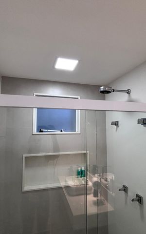 Casa de condomínio à venda com 360m², 4 quartos e 2 vagas Casa de condomínio à venda com 360m², 4 quartos e 2 vagasBanheiro