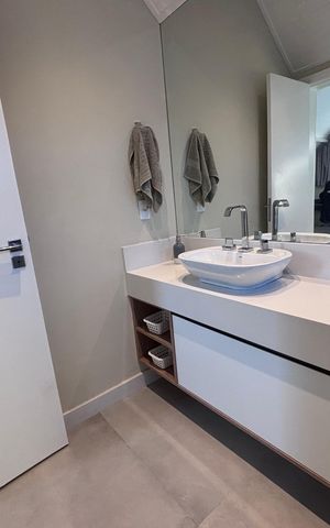 Casa de condomínio à venda com 360m², 4 quartos e 2 vagas Casa de condomínio à venda com 360m², 4 quartos e 2 vagasBanheiro da Suíte 4