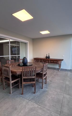 Casa de condomínio à venda com 360m², 4 quartos e 2 vagas Casa de condomínio à venda com 360m², 4 quartos e 2 vagasÁrea externa