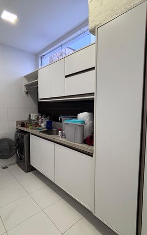 Casa de condomínio à venda com 360m², 4 quartos e 2 vagas Casa de condomínio à venda com 360m², 4 quartos e 2 vagasÁrea de Serviço