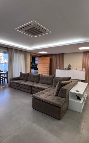 Casa de condomínio à venda com 360m², 4 quartos e 2 vagas Casa de condomínio à venda com 360m², 4 quartos e 2 vagasSala