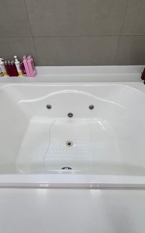 Casa de condomínio à venda com 360m², 4 quartos e 2 vagas Casa de condomínio à venda com 360m², 4 quartos e 2 vagasBanheiro da Suíte 1
