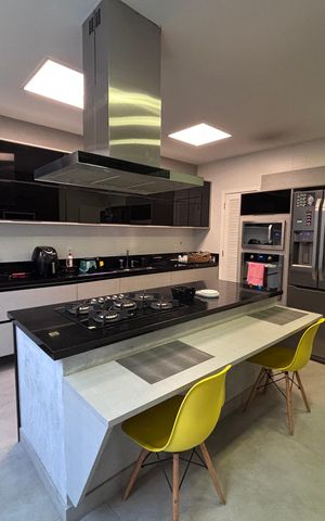 Casa de condomínio à venda com 360m², 4 quartos e 2 vagas Casa de condomínio à venda com 360m², 4 quartos e 2 vagasCozinha