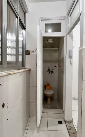 Apartamento à venda com 65m², 2 quartos e sem vaga Apartamento à venda com 65m², 2 quartos e sem vagaBanheiro de serviço