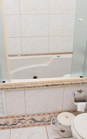 Casa para alugar com 321m², 3 quartos e 4 vagas Casa para alugar com 321m², 3 quartos e 4 vagasBanheiro da Suíte + banheiro