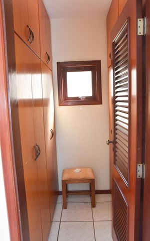 Casa para alugar com 321m², 3 quartos e 4 vagas Casa para alugar com 321m², 3 quartos e 4 vagasCloset