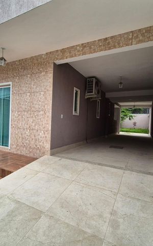 Casa de condomínio à venda com 300m², 5 quartos e 4 vagas