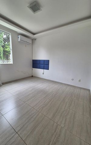 Casa de condomínio à venda com 300m², 5 quartos e 4 vagas