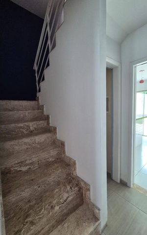 Casa de condomínio à venda com 300m², 5 quartos e 4 vagas