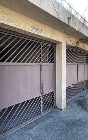 Casa à venda com 95m², 2 quartos e 1 vaga Casa à venda com 95m², 2 quartos e 1 vagaFachada